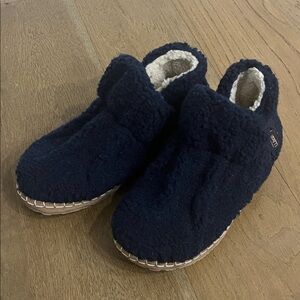 L.L. Bean Women's Navy Slippers